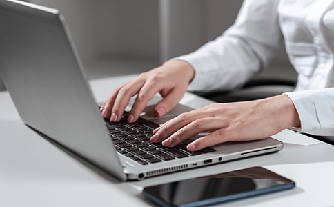 ?？诠径悇?wù)報(bào)到的流程