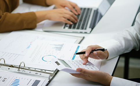 在?？谧再Q(mào)易公司的費用